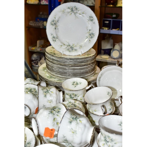 554 - AN EIGHTY ONE PIECE PARAGON FIRST LOVE DINNER SERVICE, comprising twelve dinner plates, sixteen dess... 