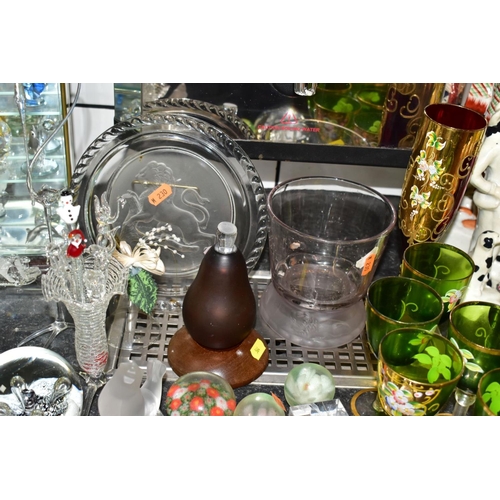 564 - A GROUP OF DECORATIVE GLASSWARES AND DISPLAY CABINET, to include a Brooks & Bentley 'The Crystal Hea... 