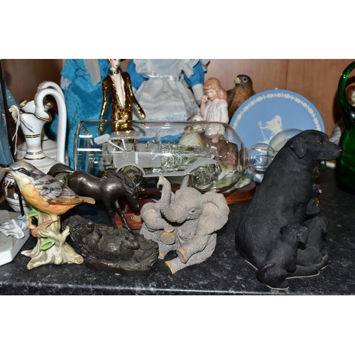 571 - A GROUP OF CERAMICS, ORNAMENTS AND COLLECTORS DOLLS, to include a Lladro Lamplighter figurine, no 52... 