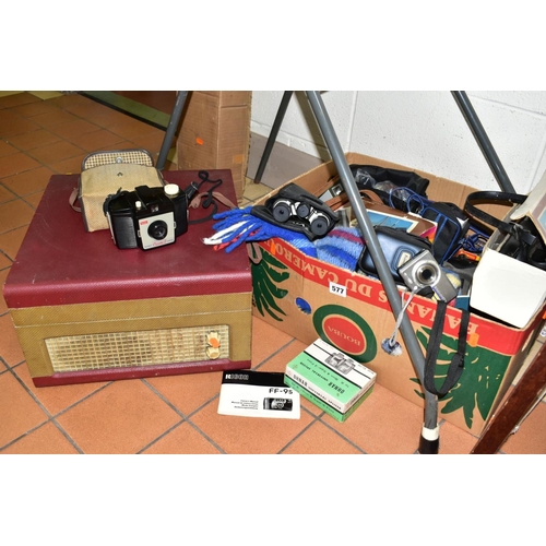 577 - A BOX AND LOOSE FILM PROJECTOR, STAND, SCREEN, RECORD PLAYER, PHOTOGRAPHIC AND OPTICAL EQUIPMENT, to... 