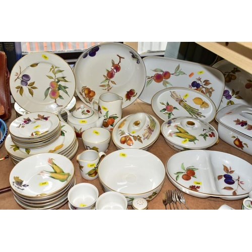 609 - ROYAL WORCESTER PORCELAIN EVESHAM DINNER SERVICE, including twelve serving dishes of various shapes,... 