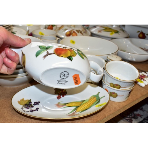 609 - ROYAL WORCESTER PORCELAIN EVESHAM DINNER SERVICE, including twelve serving dishes of various shapes,... 