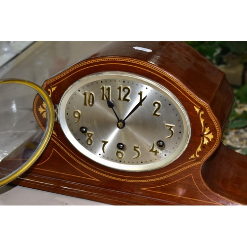 641 - AN EDWARDIAN MAHOGANY AND INLAID MANTEL CLOCK, with a silvered oval dial (winding handle and pendulu... 