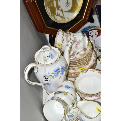 644 - A GROUP OF CERAMICS, to include a framed limited edition Heinrich Villeroy and Boch Statue of Libert... 