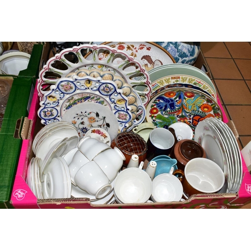 646 - SIX BOXES OF CERAMICS, GLASS AND SUNDRY HOMEWARES, to include thirty pieces of white gilt dinnerware... 