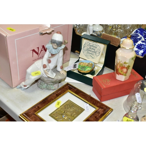 660 - A BOXED LLADRO CLOWN, A BOXED ROYAL WORCESTER JAR 13CM, AN ENAMEL TRINKET BOX DEPICTING TAMWORTH CAS... 