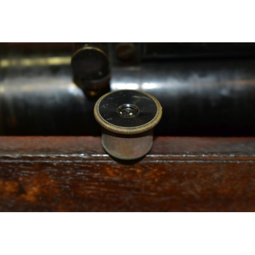 664 - A STANLEY SURVEYORS DUMPY LEVEL IN A FITTED MAHOGANY BOX, the level comes with the tripod mounting d... 