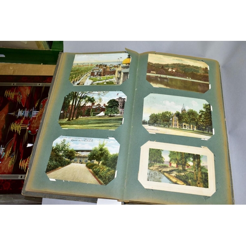 699 - A POSTCARD ALBUM CONTAINING CARDS CIRCA FIRST QUARTER 20TH CENTURY, to include American topographica... 