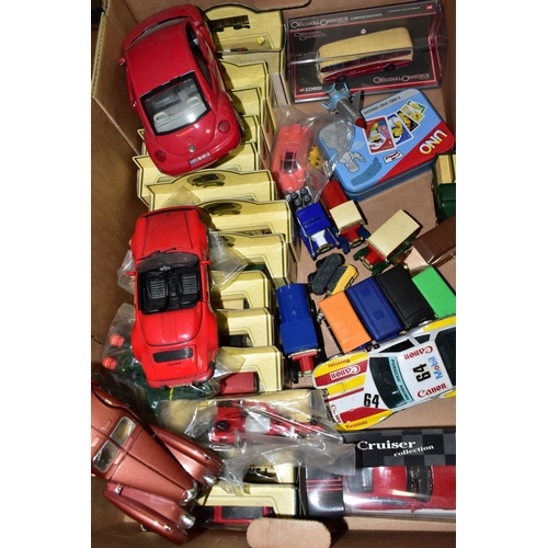 704 - TWO TRAYS OF BOXED AND UNBOXED DIE-CAST AND MODEL VEHICLES, to include fifteen Lledo promotional box... 