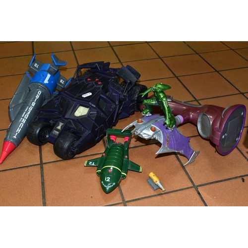 705 - A QUANTITY OF MODERN FILM & T.V. RELATED SCI-FI TOYS, battery operated Batmobile (not tested), Thund... 