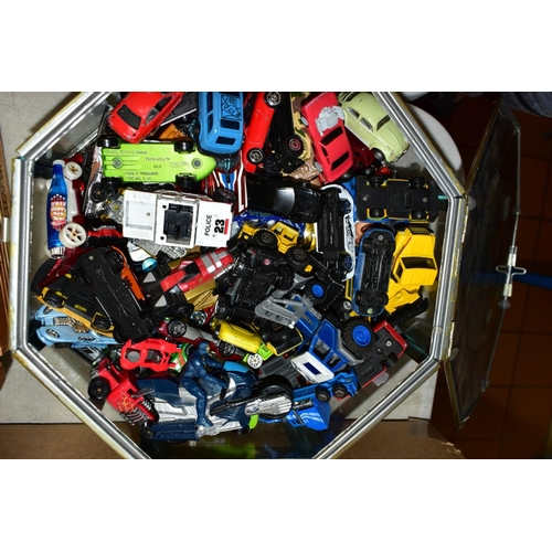 722 - A QUANTITY OF UNBOXED AND ASSORTED MODERN DIECAST VEHICLES, mainly Mattel Hot Wheels, reproduction C... 