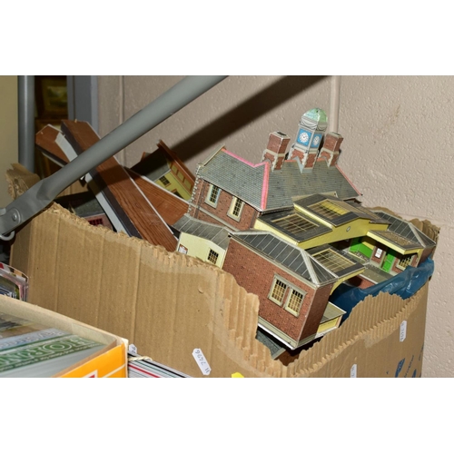 725 - A QUANTITY OF CONSTRUCTED OO/HO GAUGE LINESIDE BUILDINGS, quantity of model railway and Hobbies maga... 