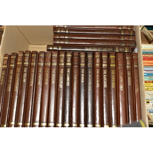 747 - A LARGE SELECTION OF COLLECTABLE VOLUMES AND CHILDREN'S PENGUIN BOOKS, including twenty five 'The Ol... 