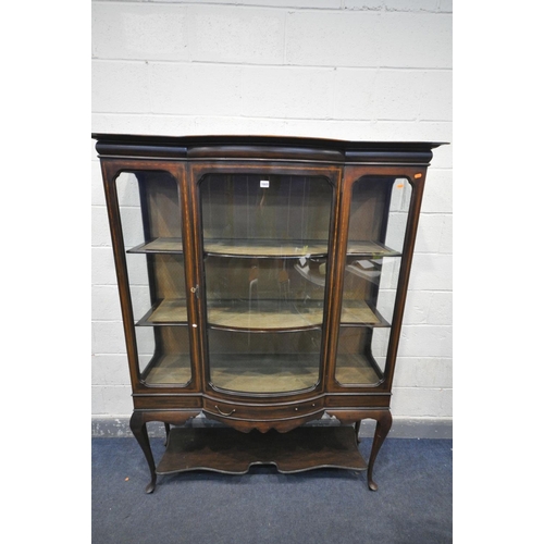 1670 - AN EDWARDIAN MAHOGANY AND INLAID SINGLE DOOR DISPLAY CABINET, with two shelves. a single drawer, on ... 