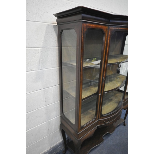 1670 - AN EDWARDIAN MAHOGANY AND INLAID SINGLE DOOR DISPLAY CABINET, with two shelves. a single drawer, on ... 