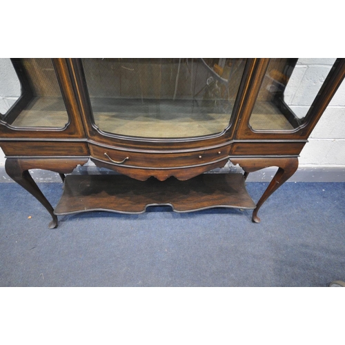 1670 - AN EDWARDIAN MAHOGANY AND INLAID SINGLE DOOR DISPLAY CABINET, with two shelves. a single drawer, on ... 