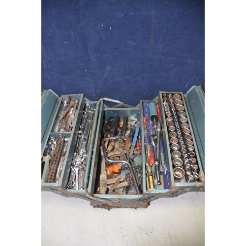 1323 - A METAL TOOLBOX AND PLASTIC TUB OF TOOLS to include a large selection of spanners, grips, socket set... 