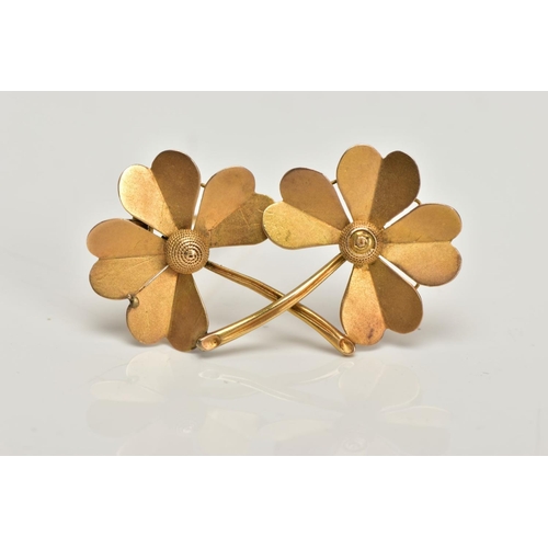 16 - A YELLOW METAL BROOCH, designed as a double four leaf clover, stamped to the reverse 15ct, fitted wi... 