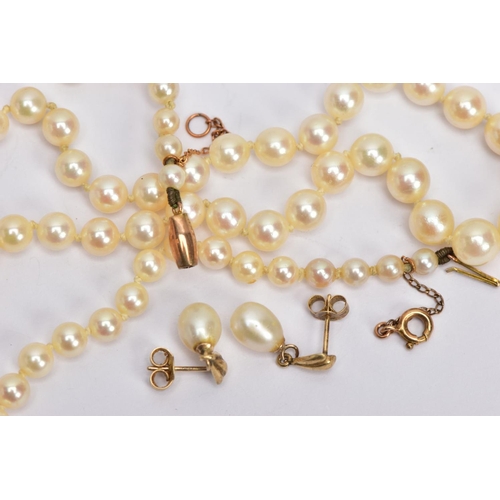 17 - A CULTURED PEARL NECKLACE AND A PAIR OF EARRINGS, a graduated single row of cream cultured pearls ea... 