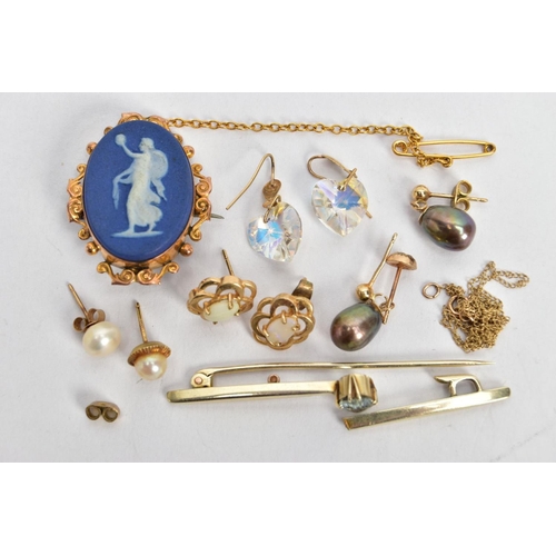 19 - A BAG OF ASSORTED YELLOW AND WHITE METAL JEWELLERY, to include an AF white metal bar brooch (split i... 