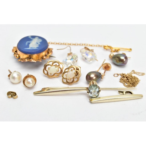 19 - A BAG OF ASSORTED YELLOW AND WHITE METAL JEWELLERY, to include an AF white metal bar brooch (split i... 