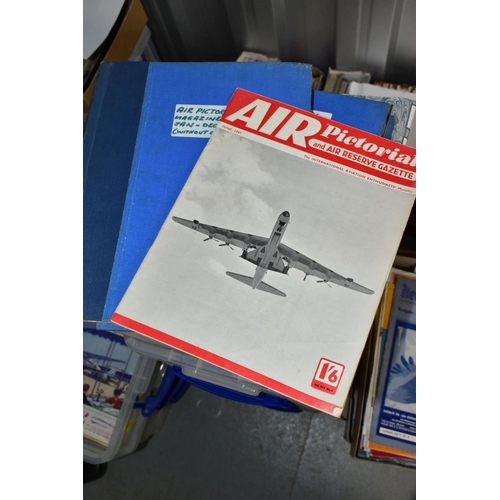 335 - AIR PICTORIAL MAGAZINE, five small boxes and a folders containing over 400 editions of Air Pictorial... 