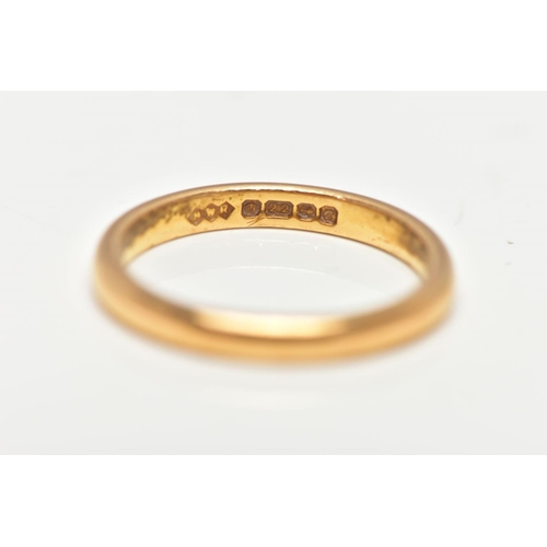 43 - A 22CT GOLD BAND RING, a yellow gold D shaped band ring, approximate width 2.5mm, hallmarked 22ct Bi... 