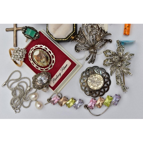 68 - A SELECTION OF SILVER AND WHITE METAL JEWELLERY, to include a silver Celtic brooch set with a colour... 