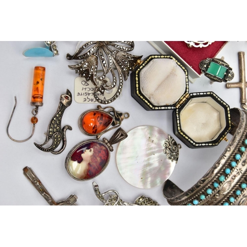 68 - A SELECTION OF SILVER AND WHITE METAL JEWELLERY, to include a silver Celtic brooch set with a colour... 