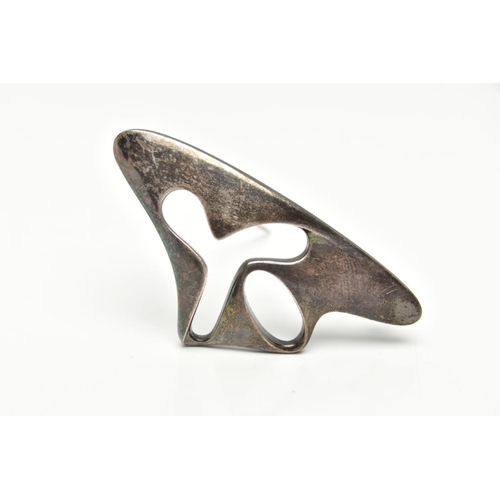 70 - A DANISH SILVER 'GEORG JENSEN' BROOCH, abstract openwork brooch, fitted with a brooch pin, signed to... 