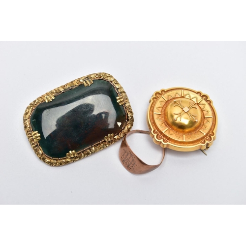 72 - A RING AND TWO BROOCHES, to include a rose tone square signet ring with engraved initials, unmarked ... 