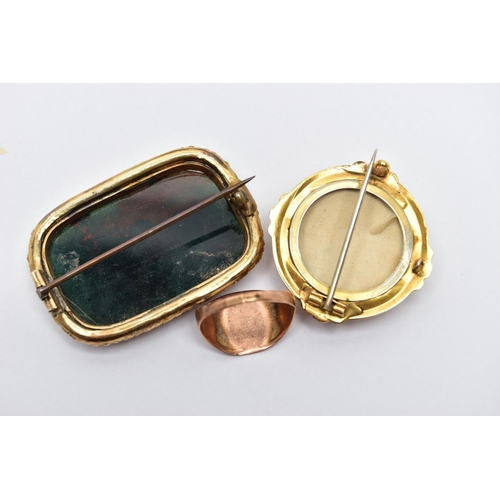 72 - A RING AND TWO BROOCHES, to include a rose tone square signet ring with engraved initials, unmarked ... 