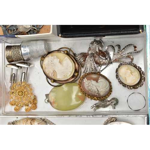 76 - AN ASSORTMENT OF SILVER, COSTUME JEWELLERY AND FURTHER ITEMS, to include a silver paste thistle pend... 