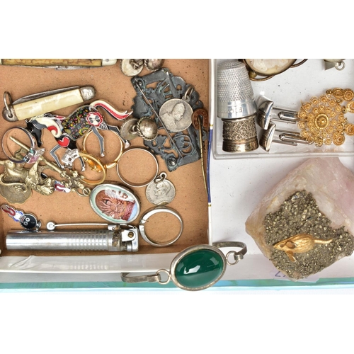 76 - AN ASSORTMENT OF SILVER, COSTUME JEWELLERY AND FURTHER ITEMS, to include a silver paste thistle pend... 