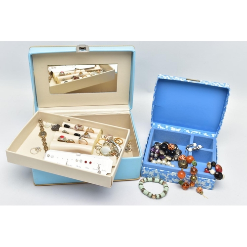 87 - A BOX OF ASSORTED COSTUME JEWELLERY, to include an assortment of dress rings, earrings, a ladies wri... 