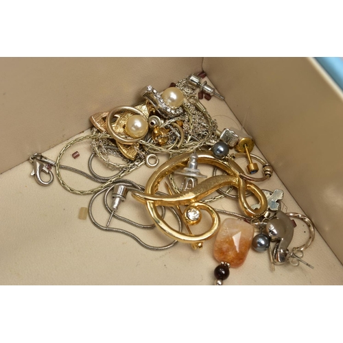 87 - A BOX OF ASSORTED COSTUME JEWELLERY, to include an assortment of dress rings, earrings, a ladies wri... 