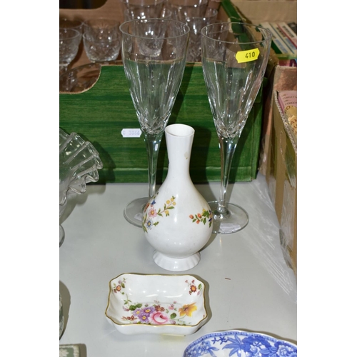 410 - BOX AND LOOSE OF CERAMCS AND GLASSWARES, to include a Royal Worcester dove vase, height 15cm, undeco... 