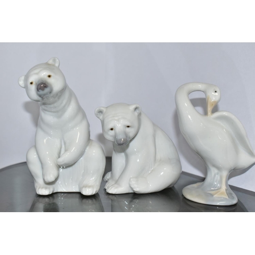 423 - TWO LLADRO POLAR BEARS AND THREE LLADRO DUCKS, all in a variety of poses, tallest 12.5cm (5) (Condit... 