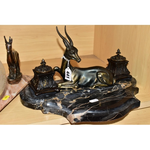 441 - AN ART DECO STYLE BLACK VARIEGATED MARBLE DESK STAND AND A TABLE LAMP, the desk stand with a pair of... 