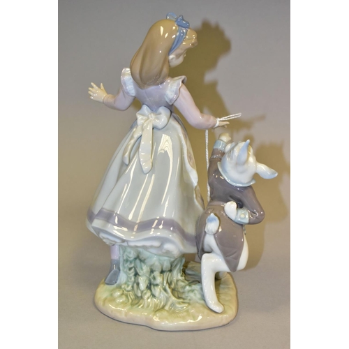 446 - A LLADRO FIGURE, Alice in Wonderland No5740, designed by Jose Luis Alvarez 1991, retired 1998, heigh... 