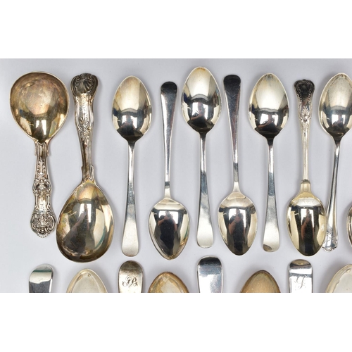 102 - A PARCEL OF ASSORTED 19TH AND 20TH CENTURY FLATWARE IN KINGS PATTERN, FIDDLE PATTERN, OLD ENGLISH PA... 