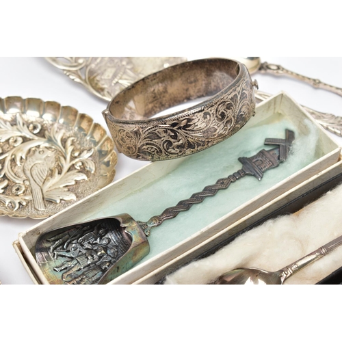 104 - A PARCEL OF 19TH AND 20TH CENTURY SILVER AND WHITE METAL, including an Edwardian tea infuser with de... 