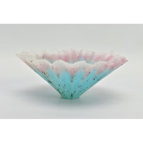 163 - TESSA CLEGG (BRITISH 1946) A PATE DE VERRE GLASS BOWL, of fluted design in a pink and blue colourway... 