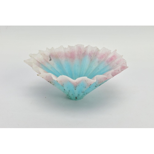 163 - TESSA CLEGG (BRITISH 1946) A PATE DE VERRE GLASS BOWL, of fluted design in a pink and blue colourway... 