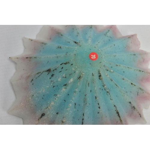 163 - TESSA CLEGG (BRITISH 1946) A PATE DE VERRE GLASS BOWL, of fluted design in a pink and blue colourway... 