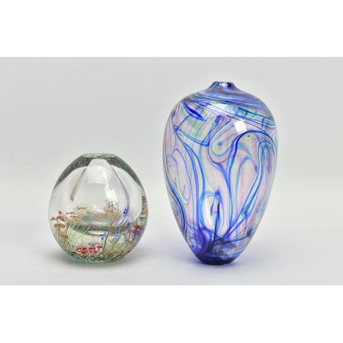 184 - TWO PIECES OF LATE 20TH CENTURY STUDIO GLASS, comprising a Carin Von Drehle (American contemporary) ... 