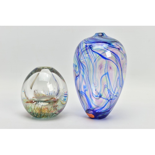 184 - TWO PIECES OF LATE 20TH CENTURY STUDIO GLASS, comprising a Carin Von Drehle (American contemporary) ... 