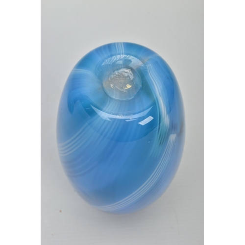 187 - TWO PIECES OF LATE 20TH CENTURY STUDIO GLASS, comprising an Annette Meech blue striped gourd vase, s... 