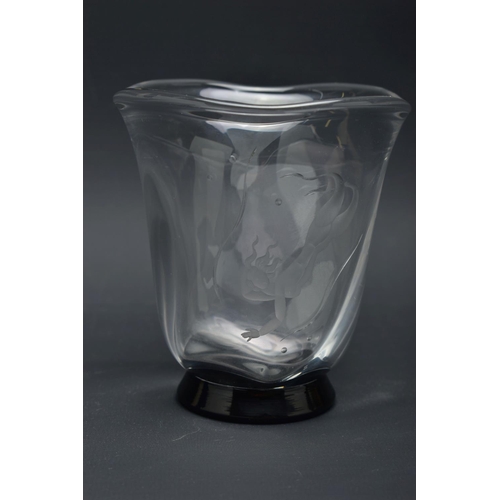 208 - SIMON GATE (1883-1945) FOR ORREFORS, A WRYTHERN FORM VASE WITH CLEAR GLASS BODY AND BLACK FOOT RIM, ... 