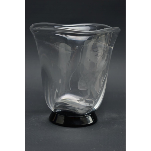 208 - SIMON GATE (1883-1945) FOR ORREFORS, A WRYTHERN FORM VASE WITH CLEAR GLASS BODY AND BLACK FOOT RIM, ... 